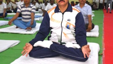 योग करके न केवल तन और मन को अच्छा कर सकते हैं बल्कि पूरे राष्ट्र को एक नई शक्ति का संचार का माध्यम प्रदान कर सकते हैं:स्वास्थ्य मंत्री