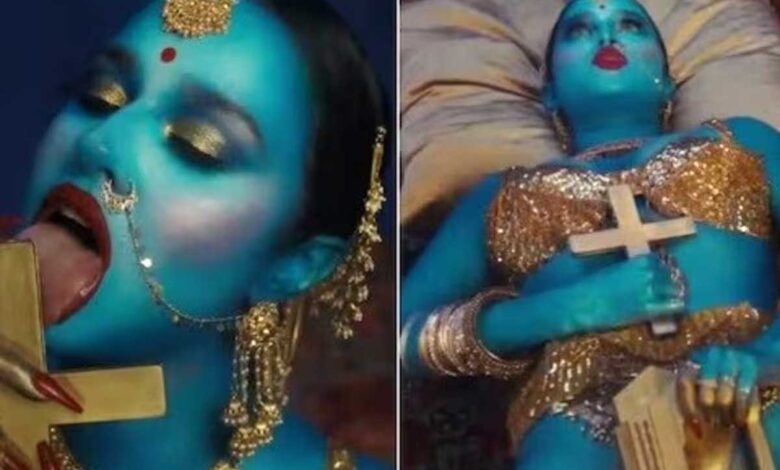 रैपर Genesis Yasmine पर लगा धार्मिक भावनओं को आहत करने का आरोप, म्यूजिक वीडियो टीजर से मचा बवाल रैपर Genesis Yasmine पर लगा धार्मिक भावनओं को आहत करने का आरोप, म्यूजिक वीडियो टीजर से मचा बवाल
