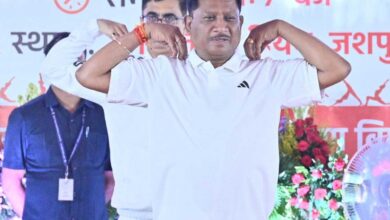 मुख्यमंत्री श्री विष्णु देव साय ने किया योगाभ्यास: जशपुर के रणजीता स्टेडियम में उत्साहपूर्वक मनाया गया अंतरराष्ट्रीय योग दिवस
