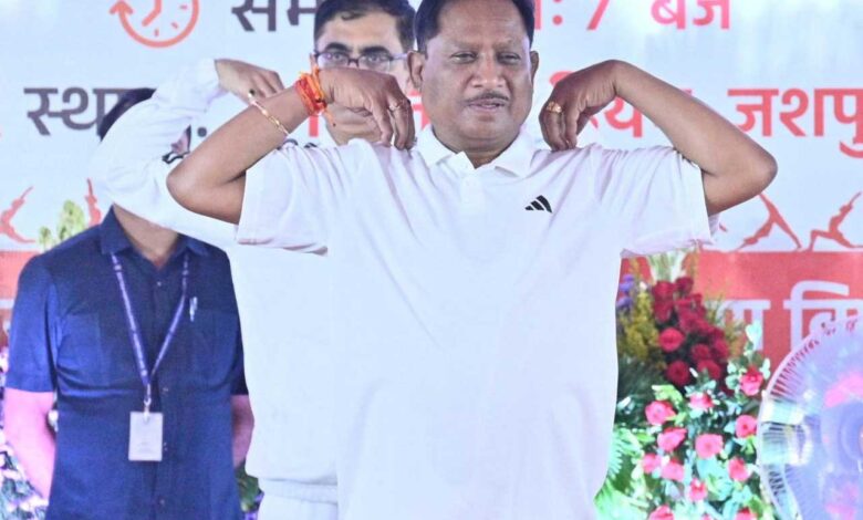 मुख्यमंत्री श्री विष्णु देव साय ने किया योगाभ्यास: जशपुर के रणजीता स्टेडियम में उत्साहपूर्वक मनाया गया अंतरराष्ट्रीय योग दिवस
