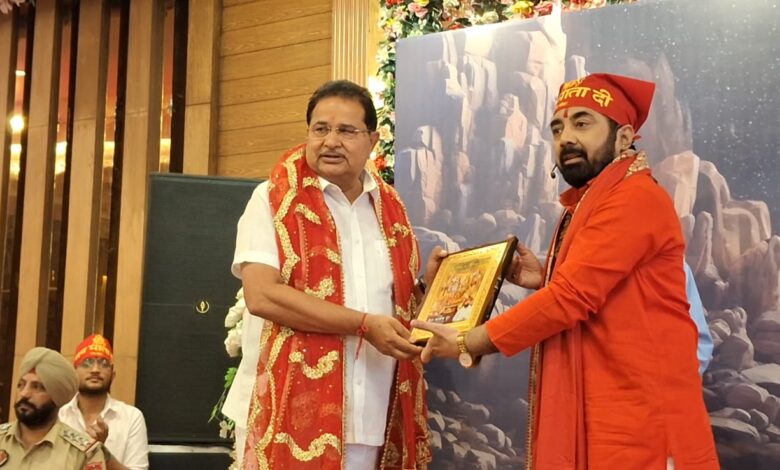 शाश्वत,सत्य और हमारे लिए गर्व का विषय है सनातन धर्म:-पारस जी महाराज शाश्वत,सत्य और हमारे लिए गर्व का विषय है सनातन धर्म:-पारस जी महाराज