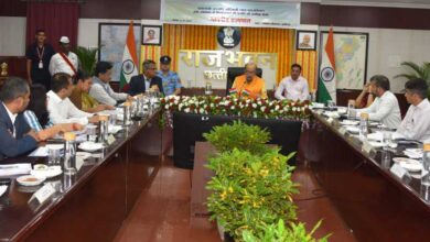 केवल रिपोर्ट पर निर्भर न रहें, निचले स्तर पर जाकर योजनाओें का क्रियान्वयन देखें-श्री डेका
