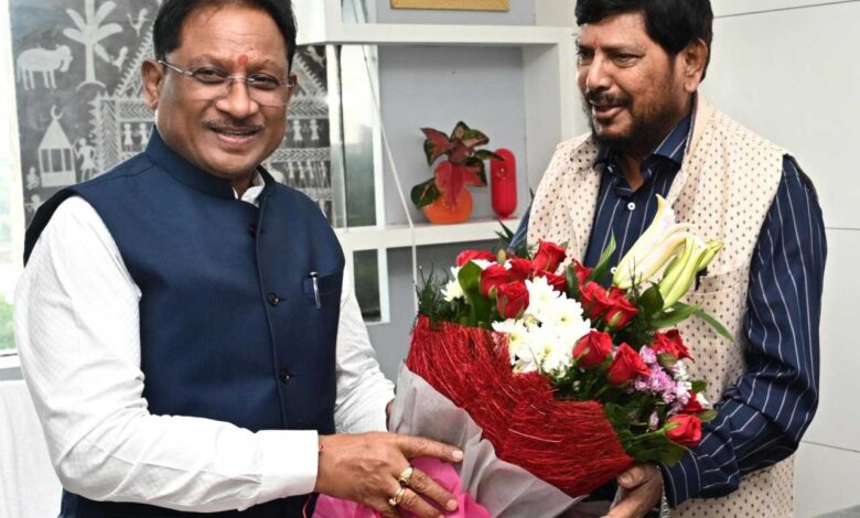 मुख्यमंत्री श्री विष्णु देव साय से केंद्रीय राज्यमंत्री श्री रामदास अठावले ने की सौजन्य मुलाकात