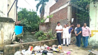 रायपुर उत्तर विधायक पुरंदर मिश्रा और आयुक्त विश्वदीप ने पार्षद श्री प्रदीप वर्मा, अधिकारियों सहित कविता नगर, गीतांजलि नगर के जलभराव क्षेत्रों का निरीक्षण कर दिए आवश्यक निर्देश