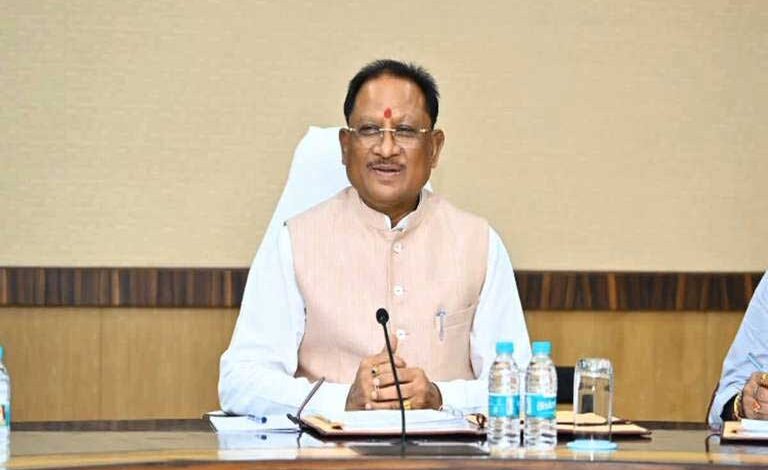 नक्सलवाद से लोकतंत्र की ओर लौटता बस्तर: 24 घंटे में 45 नक्सलियों ने किया आत्मसमर्पण