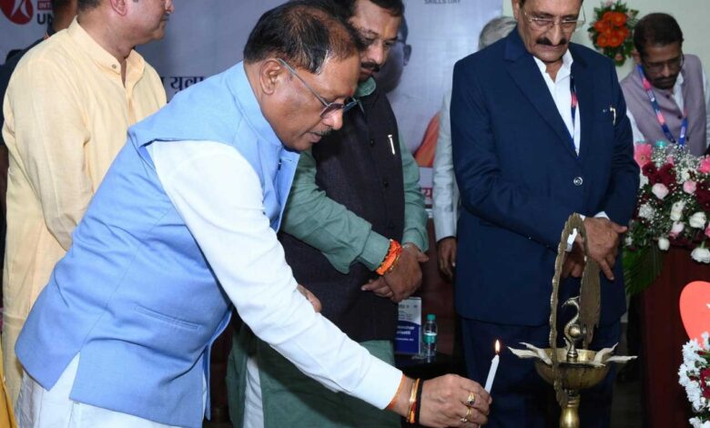 छत्तीसगढ़ को स्किल हब बनाने की दिशा में ऐतिहासिक पहल: मुख्यमंत्री श्री विष्णुदेव साय ने कहा – ‘समाज के हर वर्ग की भागीदारी से ही बनेगा विकसित छत्तीसगढ़’ छत्तीसगढ़ को स्किल हब बनाने की दिशा में ऐतिहासिक पहल: मुख्यमंत्री श्री विष्णुदेव साय ने कहा – ‘समाज के हर वर्ग की भागीदारी से ही बनेगा विकसित छत्तीसगढ़’