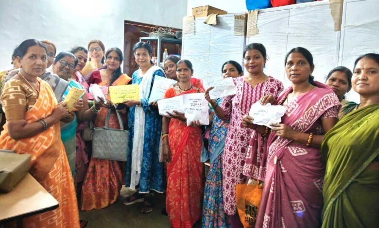सैनिकों की कलाई पर इस बार सजेगी छत्तीसगढ़ की राखी, बहनों ने भेजा स्नेह और सम्मान सैनिकों की कलाई पर इस बार सजेगी छत्तीसगढ़ की राखी, बहनों ने भेजा स्नेह और सम्मान