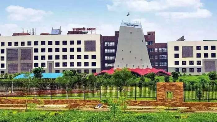 राज्य में बड़ी प्रशासनिक सर्जरी, 8 IPS और 75 राज्य प्रशासनिक सेवा के अधिकारियों के ट्रांसफर