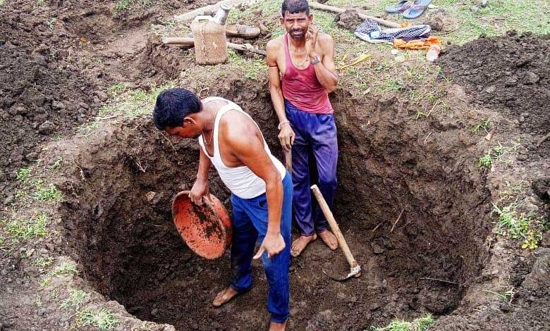जल संरक्षण में जनसहभागिता की अनूठी मिसाल : ’’मोर गांव मोर पानी’’ महाअभियान में जनभागीदारी से 110 बोरी बंधान और 915 रिचार्ज पिट्स का निर्माण