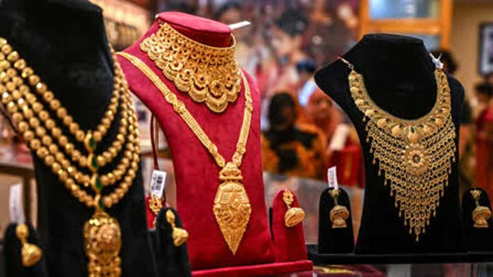 सोना चमका, 550 रुपये की तेजी के साथ पहुंचा ₹99,120 पर