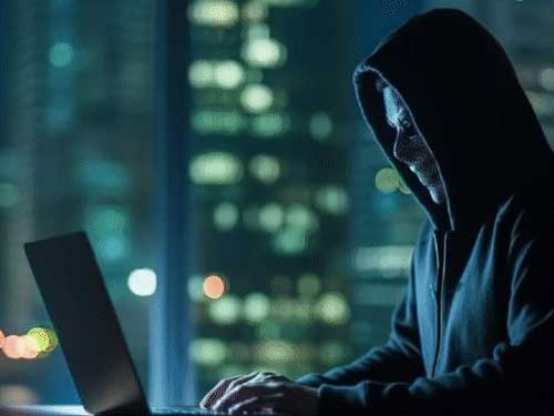 APK फाइल से कारोबारी का मोबाइल हैक, 12 लाख पार