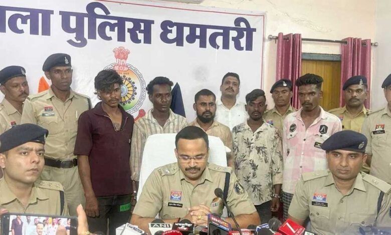 -धमतरी ट्रिपल मर्डर का खुलासा: शराब के नशे में मांगा पैसा, विरोध पर चाकू से हमला; 8 आरोपी गिरफ्तार, 3 नाबालिग शामिल