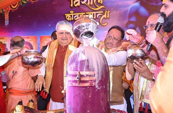 सावन की पावन बेला में मुख्यमंत्री श्री विष्णु देव साय ने किया भगवान शिव का रूद्राभिषेक, प्रदेशवासियों की समृद्धि और सुख-शांति की कामना
