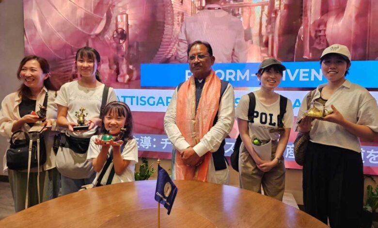 मुख्यमंत्री श्री विष्णु देव साय पहुँचे छत्तीसगढ़ पैवेलियन : वर्ल्ड एक्सपो 2025 में दिखी प्रदेश की संस्कृति और समृद्धि की अद्भुत झलक मुख्यमंत्री श्री विष्णु देव साय पहुँचे छत्तीसगढ़ पैवेलियन : वर्ल्ड एक्सपो 2025 में दिखी प्रदेश की संस्कृति और समृद्धि की अद्भुत झलक