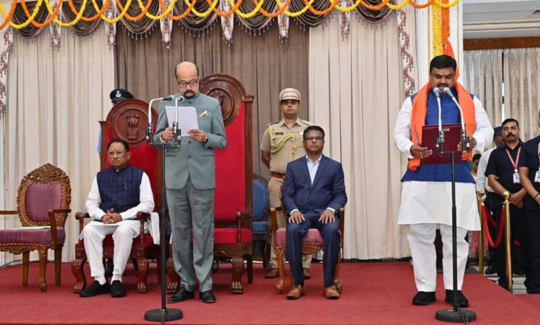 राज्यपाल श्री डेका ने दिलाई तीन मंत्रियों को शपथ