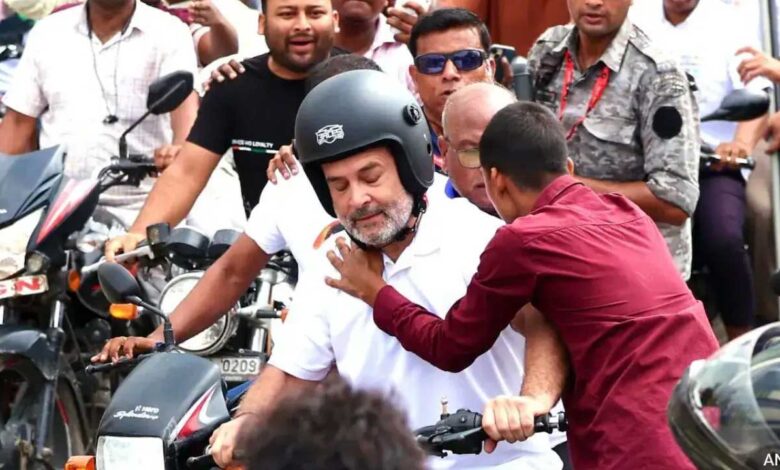 राहुल गांधी को Kiss करना पड़ा महंगा, सिक्योरिटी ने जड़ दिया थप्पड़