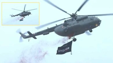 आसमान में Mi-17 हेलिकॉप्टर ने फहराया ‘ऑपरेशन सिंदूर’ का झंडा