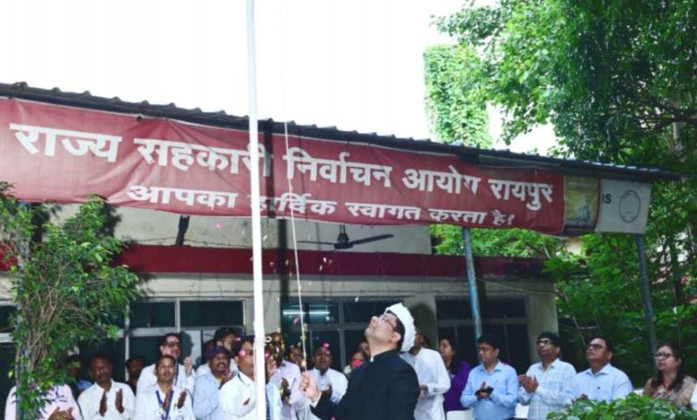 जनसम्पर्क संचालनालय में आयुक्त ने किया ध्वजारोहण जनसम्पर्क संचालनालय में आयुक्त ने किया ध्वजारोहण