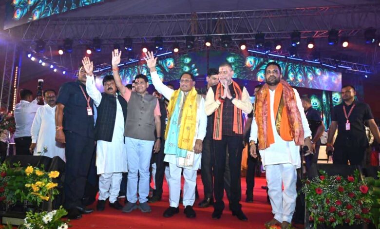 अटल चौक पहुंचे मुख्यमंत्री ,पुण्यतिथि पर अटल को माल्यार्पण कर किया नमन