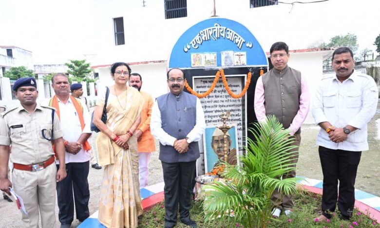 कैदियों ने ‘पुष्प की अभिलाषा’ का किया सामूहिक पाठ