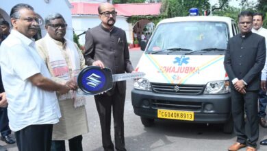 राज्यपाल श्री डेका ने वनवासी विकास समिति को सौंपी एम्बुलेंस की चाबी