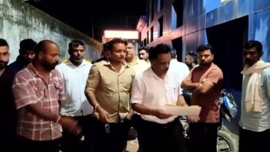 एंबुलेंस में ऑक्सीजन सिलेंडर नहीं होने से बच्ची की मौत एंबुलेंस में ऑक्सीजन सिलेंडर नहीं होने से बच्ची की मौत