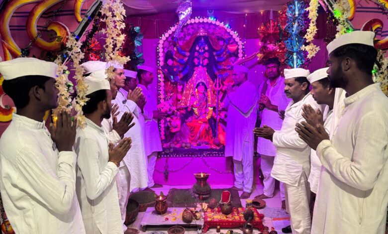 माँ दुर्गा की भक्ति से गूंजा केन्द्रीय जेल रायपुर, 802 बंदियों ने रखा व्रत माँ दुर्गा की भक्ति से गूंजा केन्द्रीय जेल रायपुर, 802 बंदियों ने रखा व्रत