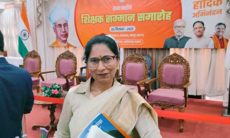 जेल शिक्षिका श्रीमती विवेक सिद्दीकी को राज्यपाल द्वारा राज्य शिक्षक सम्मान से सम्मानित जेल शिक्षिका श्रीमती विवेक सिद्दीकी को राज्यपाल द्वारा राज्य शिक्षक सम्मान से सम्मानित