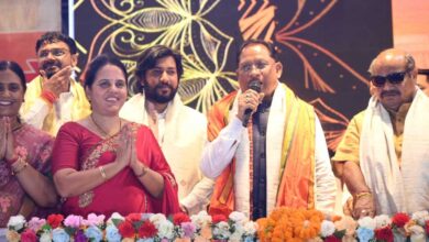 श्रीगणेश मूर्ति विसर्जन चल झांकी नगर निगम के मंच पर मुख्यमंत्री श्री विष्णुदेव साय का महापौर श्रीमती मीनल चौबे ने किया आत्मीय स्वागत