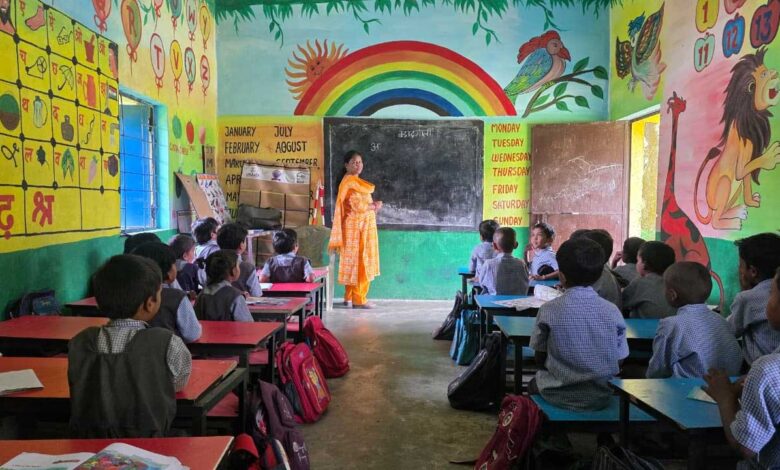 युक्तियुक्तकरण की पहल से बड़ादमाली प्राथमिक शाला में बच्चों की पढ़ाई में आई नई ऊर्जा, अभिभावकों ने जताया आभार युक्तियुक्तकरण की पहल से बड़ादमाली प्राथमिक शाला में बच्चों की पढ़ाई में आई नई ऊर्जा, अभिभावकों ने जताया आभार