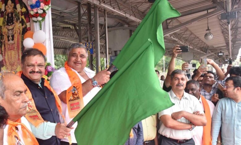 रामलला दर्शन के लिए राजनांदगांव और दुर्ग से 850 तीर्थ यात्रियों का दल रवाना