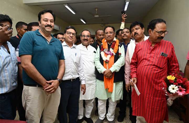जीएसटी बचत उत्सव का जायजा लेने बाजार पहुंचे मुख्यमंत्री साय