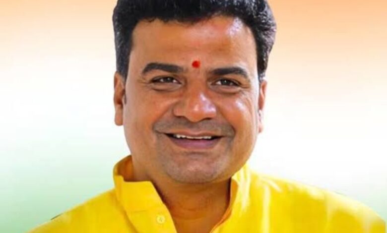सोने की चमक में छिपी चिंता : उछाल के बीच छत्तीसगढ़ के सराफा कारोबारियों का अस्तित्व खतरे में सोने की चमक में छिपी चिंता : उछाल के बीच छत्तीसगढ़ के सराफा कारोबारियों का अस्तित्व खतरे में