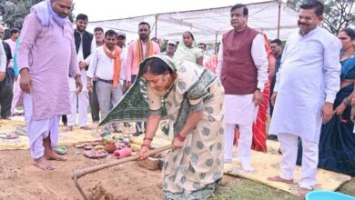 मंत्री लक्ष्मी राजवाड़े के प्रयासों से ग्रामीणों की मांग हुई पूरी