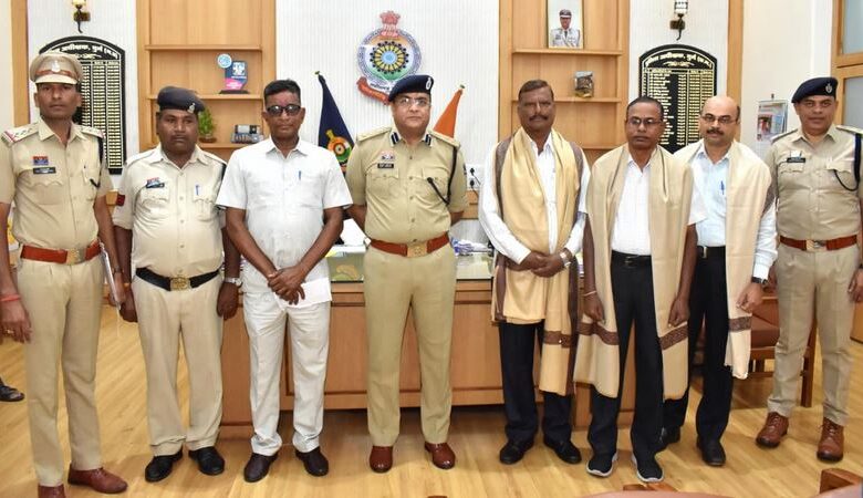 पुलिस विभाग से सेवानिवृत्त हो रहे अधिकारी/कर्मचारियों का ससम्मान विदाई