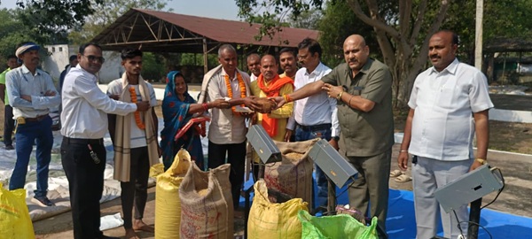 बलौदाबाजार जिले में समर्थन मूल्य में धान खरीदी की हुईं शुरुआत