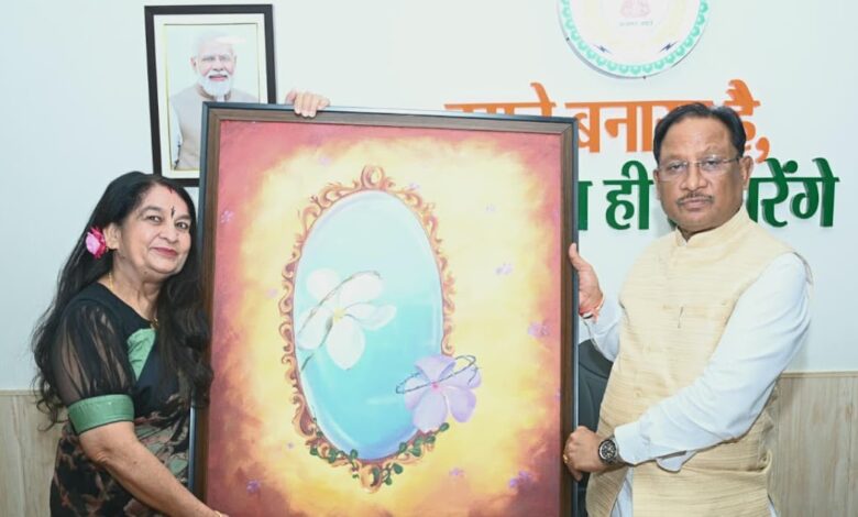 मुख्यमंत्री से इंदिरा कला संगीत विश्वविद्यालय की कुलपति डॉ. लवली शर्मा ने की सौजन्य मुलाकात