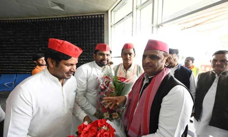 सपा पार्टी छत्तीसगढ़ ने उत्तर प्रदेश के पूर्व मुख्यमंत्री अखिलेश यादव का किया जोरदार स्वागत