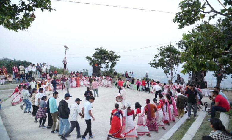 जशपुर जम्बुरी में लोक संस्कृति और प्रकृति का संगम : देशदेखा में पर्यटक झूमे लोक कलाकारों के साथ, चांदनी रात में किया स्टार ग्रेजिंग का आनंद