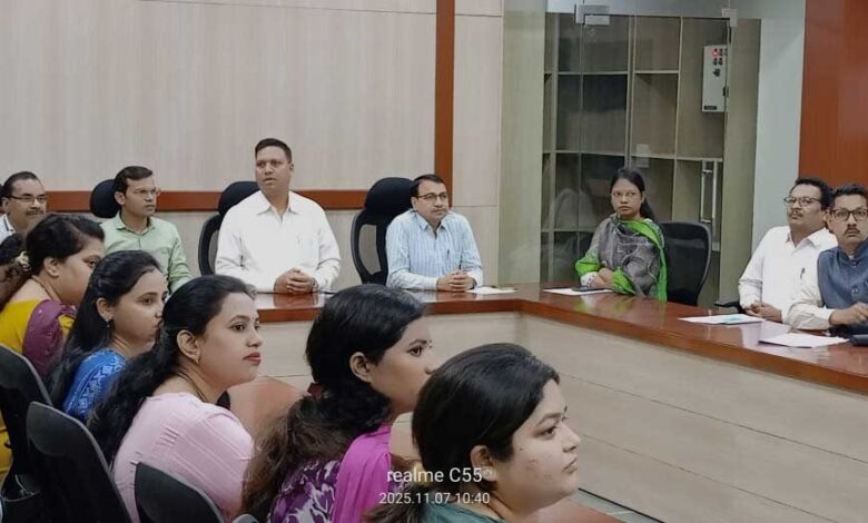 ‘वंदे मातरम्’ की 150वीं वर्षगांठ पर आर्थिक एवं सांख्यिकी संचालनालय में हुआ सामूहिक गायन ‘वंदे मातरम्’ की 150वीं वर्षगांठ पर आर्थिक एवं सांख्यिकी संचालनालय में हुआ सामूहिक गायन