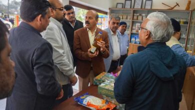 भारतीय कृषि अनुसंधान परिषद के महानिदेशक ने आईजीकेवी उत्पाद विक्रय काउंटर का किया अवलोकन