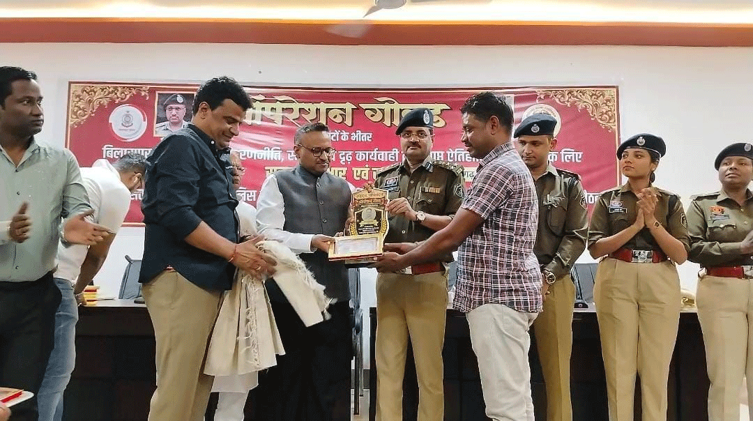 बिलासपुर में सराफा सुरक्षा पर बड़ा मंथन, लूट कांड के बाद पुलिस–व्यापारी समन्वय मजबूत बिलासपुर में सराफा सुरक्षा पर बड़ा मंथन, लूट कांड के बाद पुलिस–व्यापारी समन्वय मजबूत