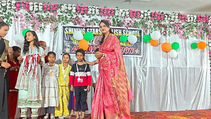 शाइनिंग स्टार स्कूल का रंगारंग कार्यक्रम वैदिक न्यूज की एम् डी सैय्यद सलमा रही चीफ़ गेस्ट बच्चों को किया सम्मानित शाइनिंग स्टार स्कूल का रंगारंग कार्यक्रम वैदिक न्यूज की एम् डी सैय्यद सलमा रही चीफ़ गेस्ट बच्चों को किया सम्मानित