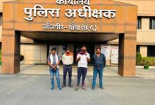 पत्रकारिता की दबंगई दिखा कर शासकीय कार्य में बाधा डालने वाले पंचायत में वसूली करने वाले युवक पर SP कार्यालय में कानूनी कार्यवाही करने सौंपा जनप्रतिनिधियों ने सौंपा ज्ञापन।