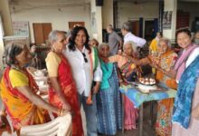 मजदूर कांग्रेस राष्ट्रीय अध्यक्ष स्वामी नाथ जायसवाल का 54वा जन्मदिन वृद्धा आश्रम में मनाया गया