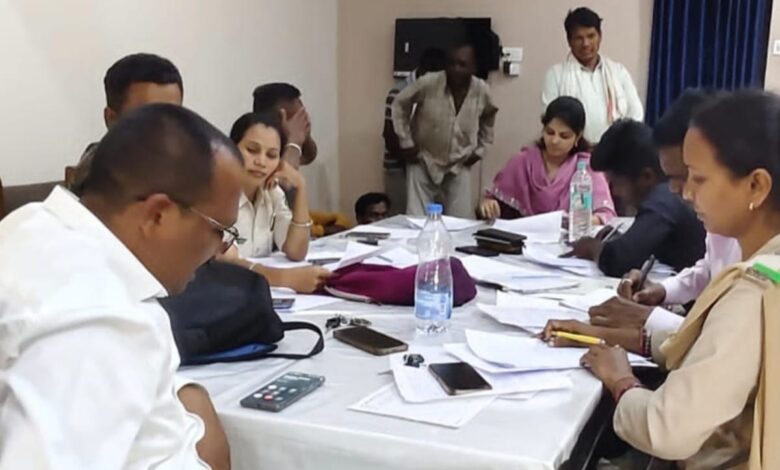 वन परिछेत्र अधिकारी , कांकेर नुसरत सबा ( प्रशिक्षु, ए.सी.एफ) के नेतृत्व मे पांच जंगली सूअरों का अवैध शिकार, सात आरोपी गिरफ्तार