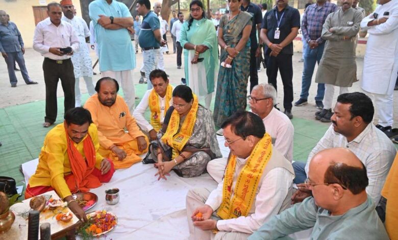 शासकीय स्कूलों के बुनियादी सुविधाओं के विकास के लिए संकल्पित होकर कार्य कर रही विष्णु देव सरकार : उद्योग मंत्री लखन लाल देवांगन