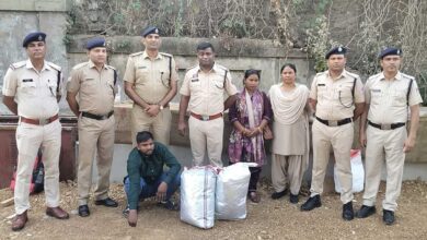13 किलोग्राम गांजा की तस्करी करते 01 अंतर्राज्यीय गांजा तस्कर तथा 01 महिला आरोपी सहित कुल 02 गिरफ्तार