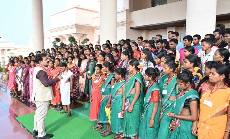 अबुझमाड़िया युवाओं ने अनुभव की लोकतंत्र की कार्यप्रणाली