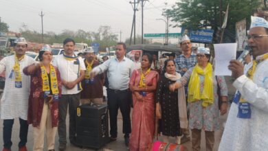 गैस की किल्लत पर आम आदमी पार्टी ने निकाली “गैस सिलिंडर शव यात्रा”